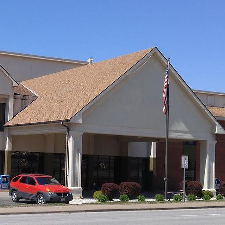 Eagle'S Nest Hotel & Conference Center 昆西 外观 照片
